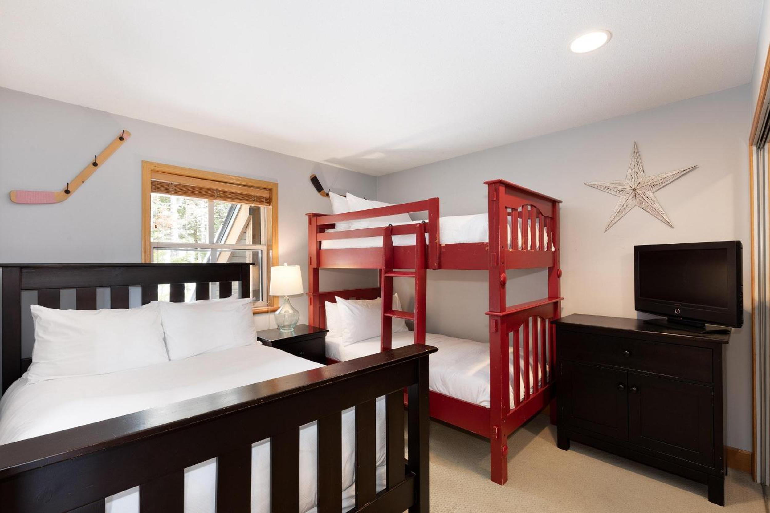 Alpine Greens 8 | Bright Townhome near Blackcomb, Walk or Shuttle to Skiing, Secure Parking