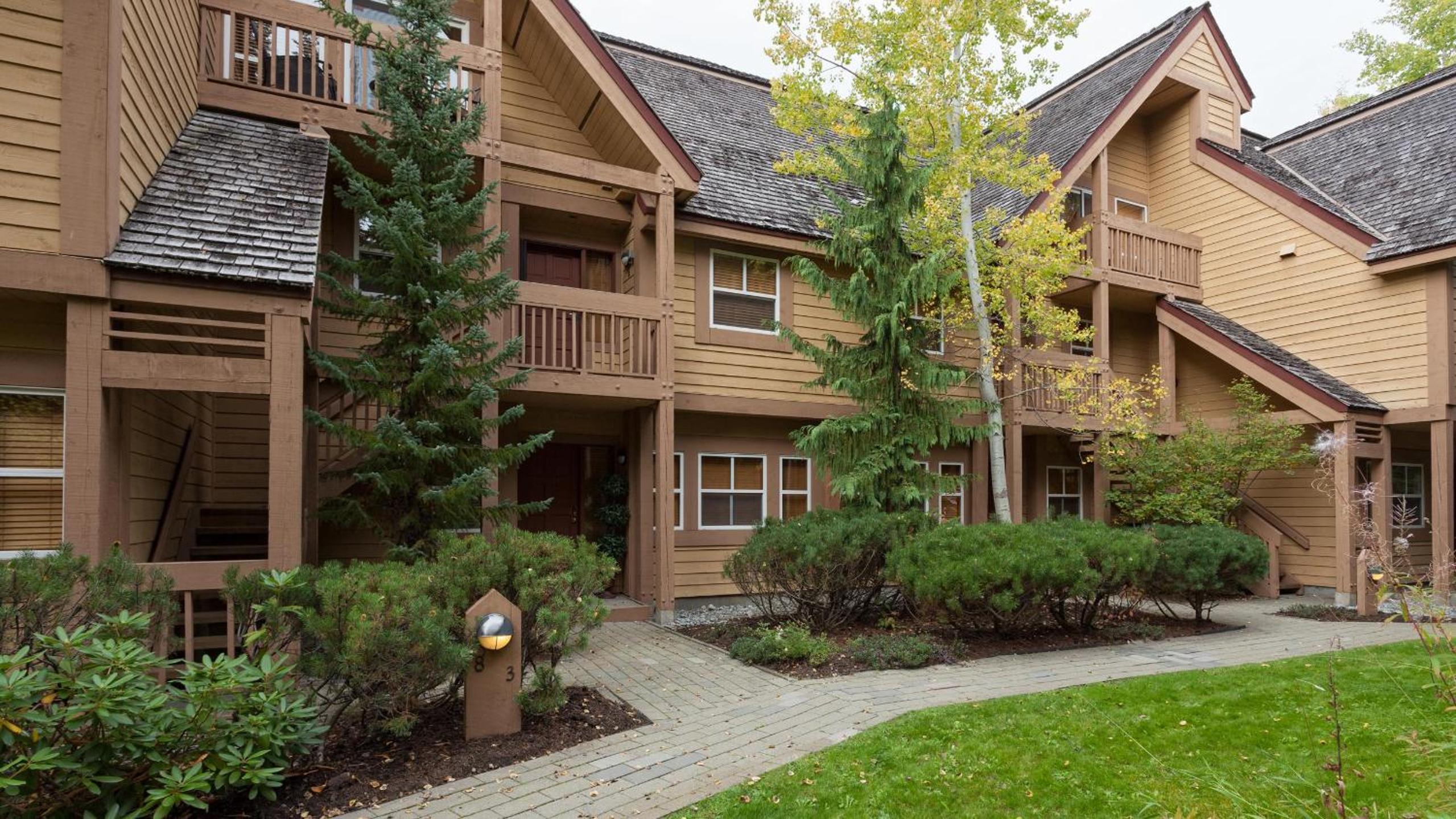 Alpine Greens 8 | Bright Townhome near Blackcomb, Walk or Shuttle to Skiing, Secure Parking