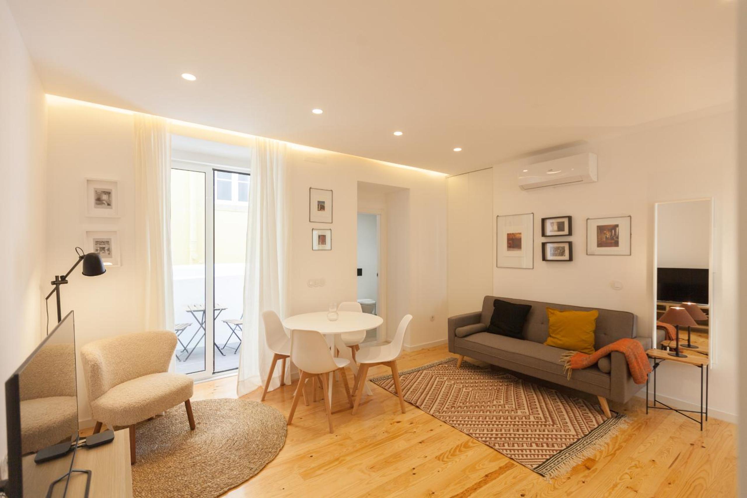 FLH Alcântara Elegant Charm with Balcony view 3