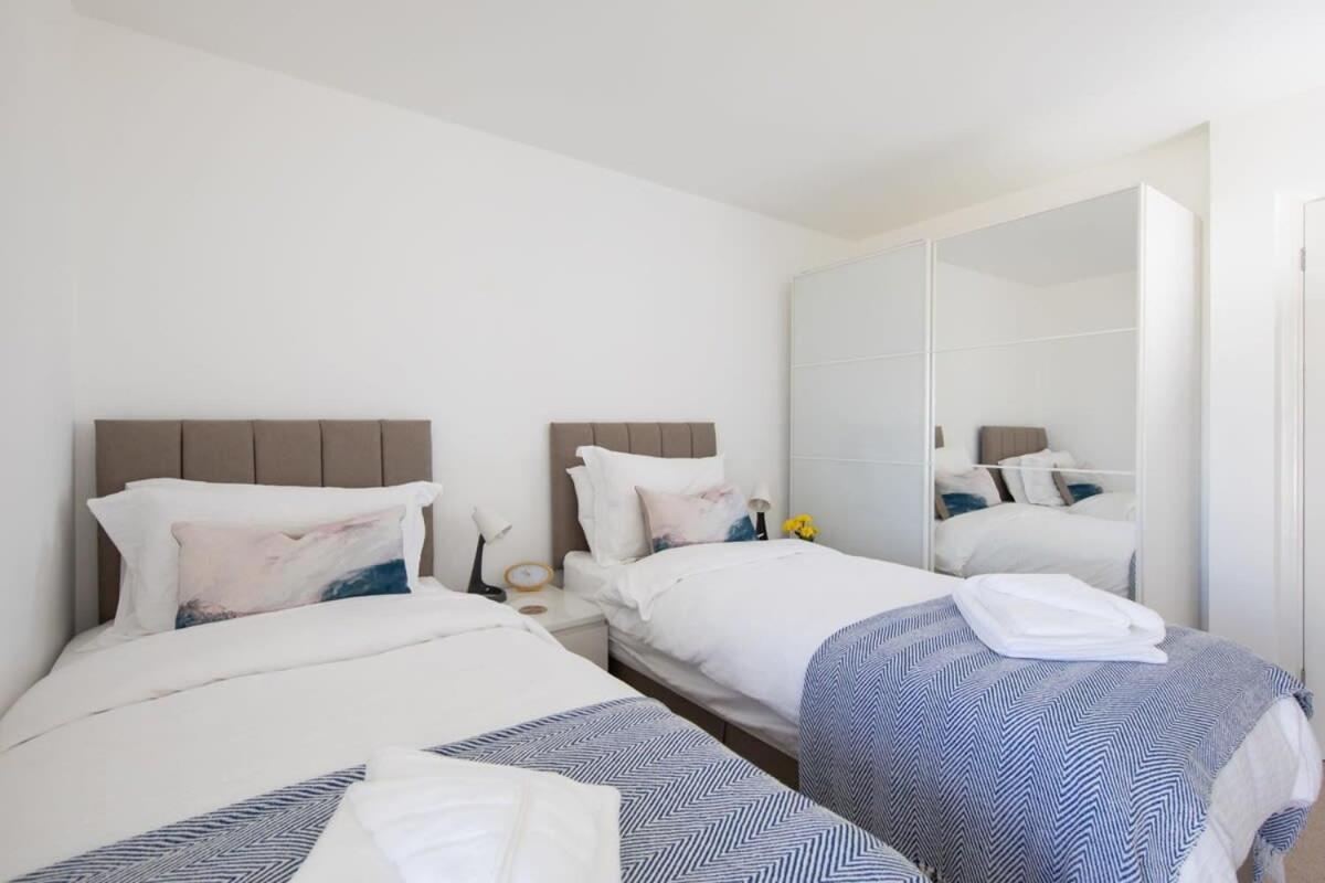 High-End Beachfront Getaway Sea View King Bed