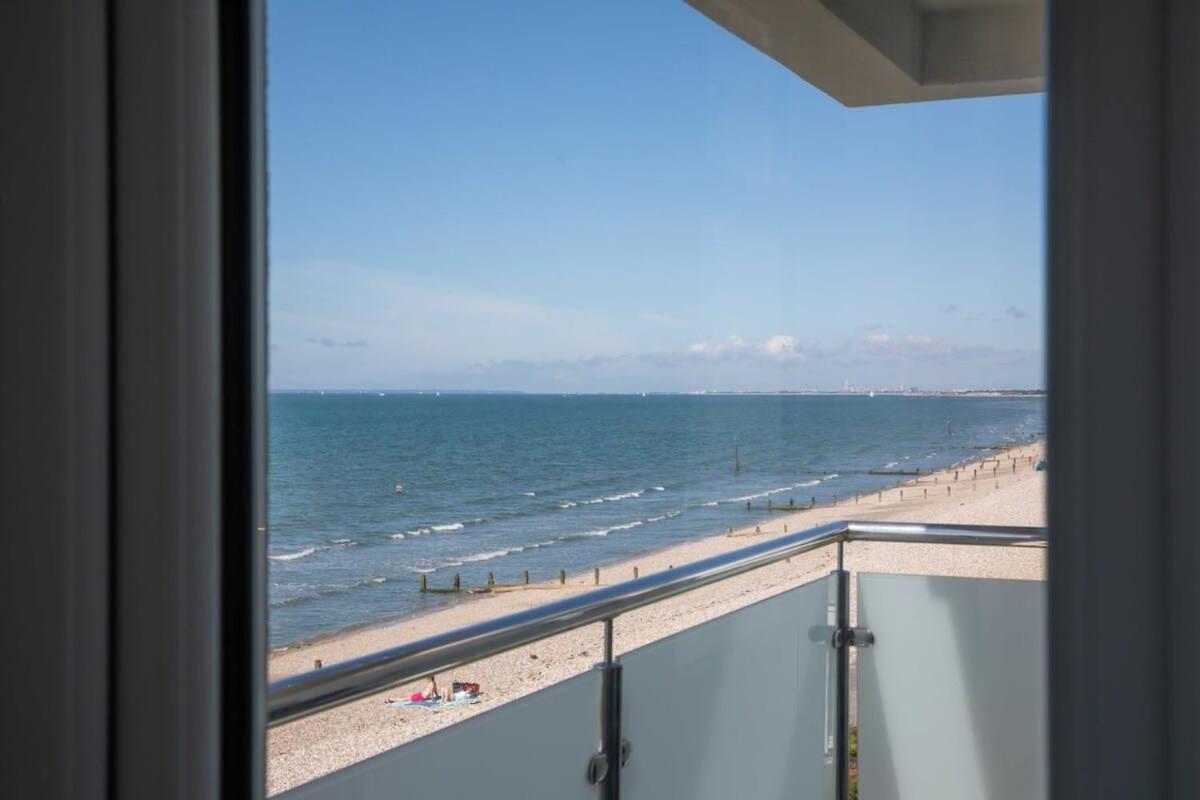 High-End Beachfront Getaway Sea View King Bed