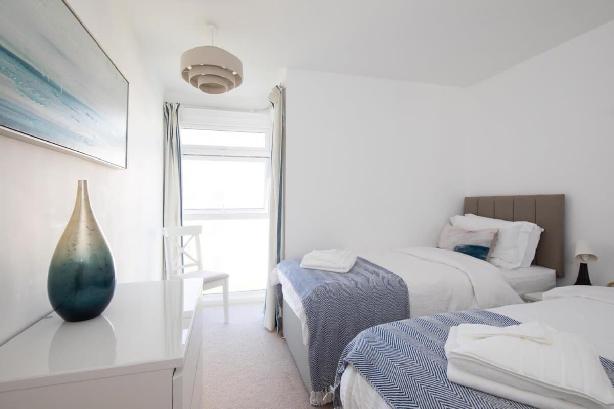 High-End Beachfront Getaway Sea View King Bed