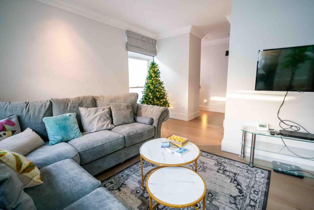Spacious and cosy 3BRs 5F House in Heart of London