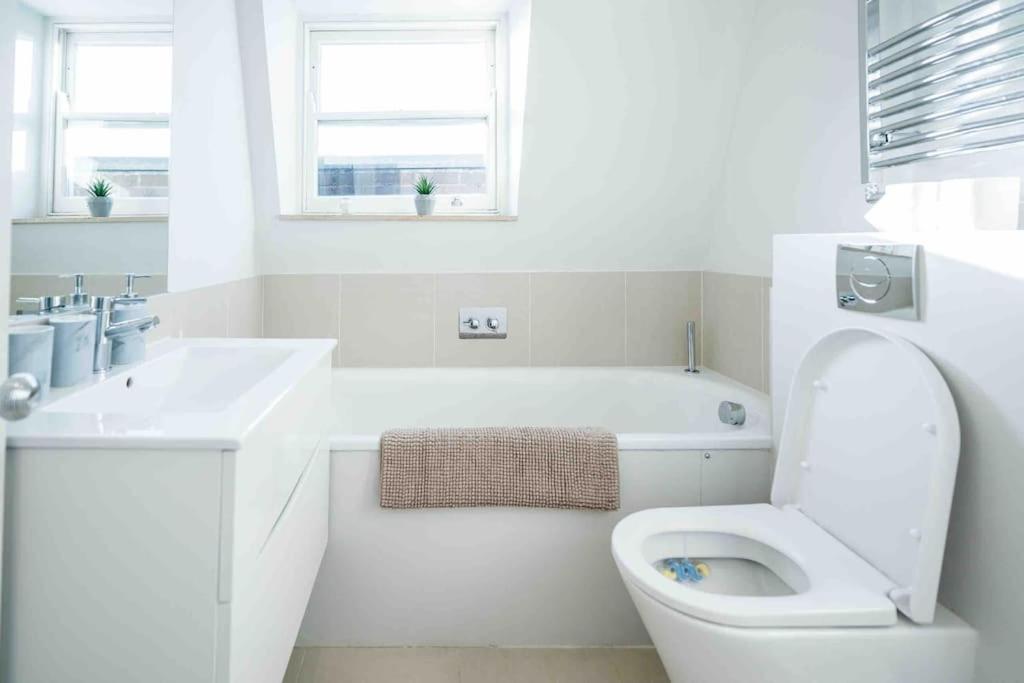 Spacious and cosy 3BRs 5F House in Heart of London