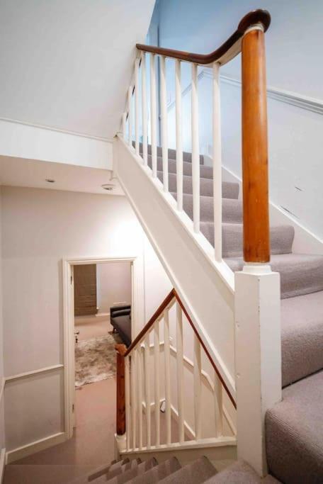 Spacious and cosy 3BRs 5F House in Heart of London