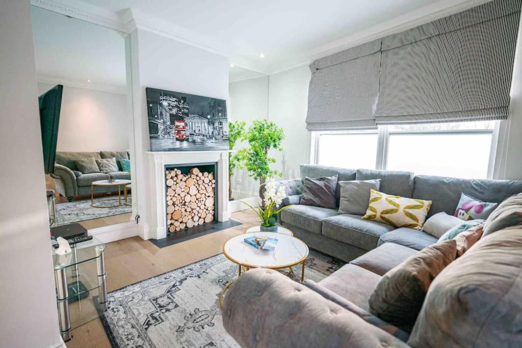 Spacious and cosy 3BRs 5F House in Heart of London