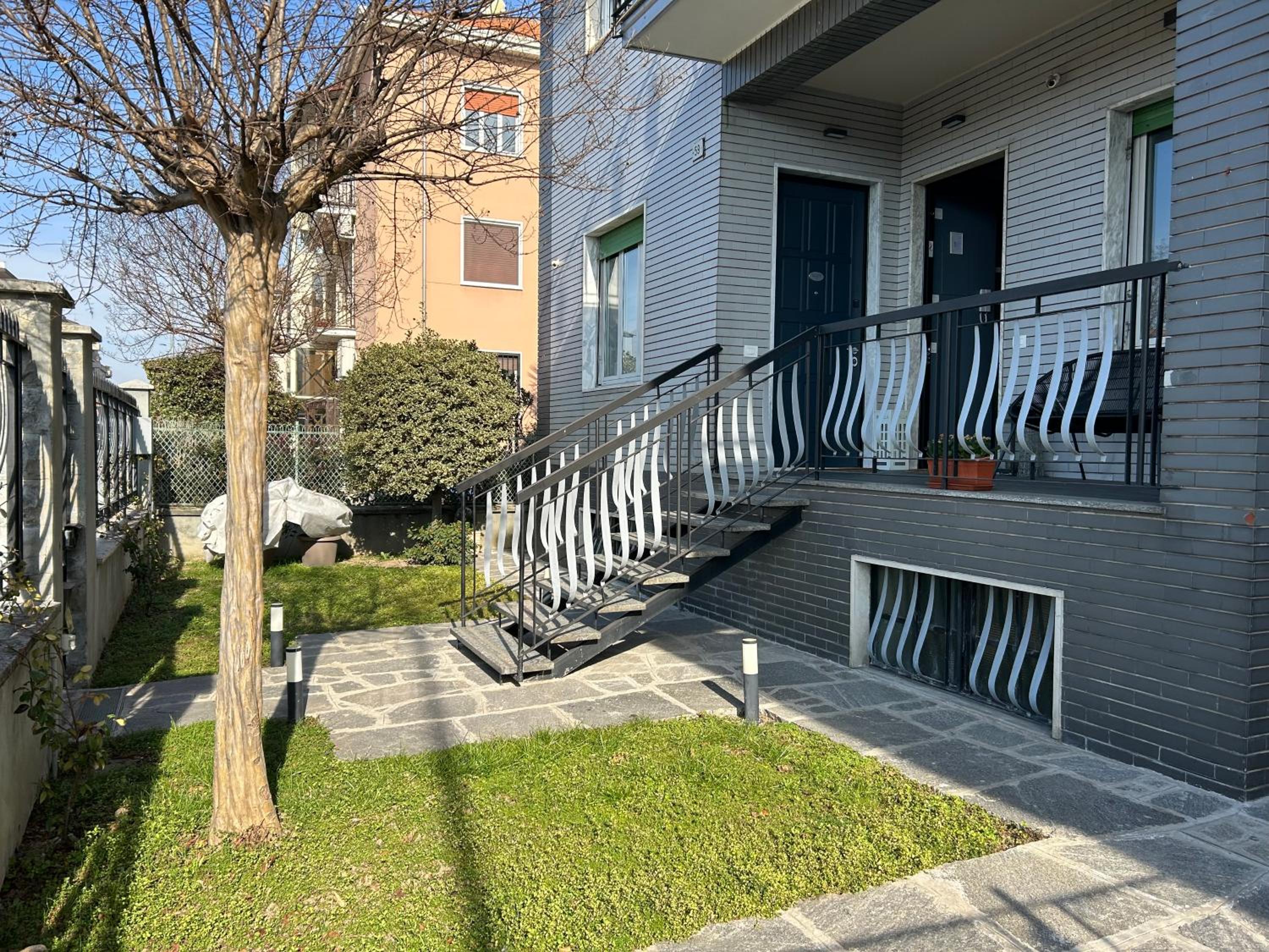 VillaFiera, Flat at metro, easy parking, near Fiera view 2