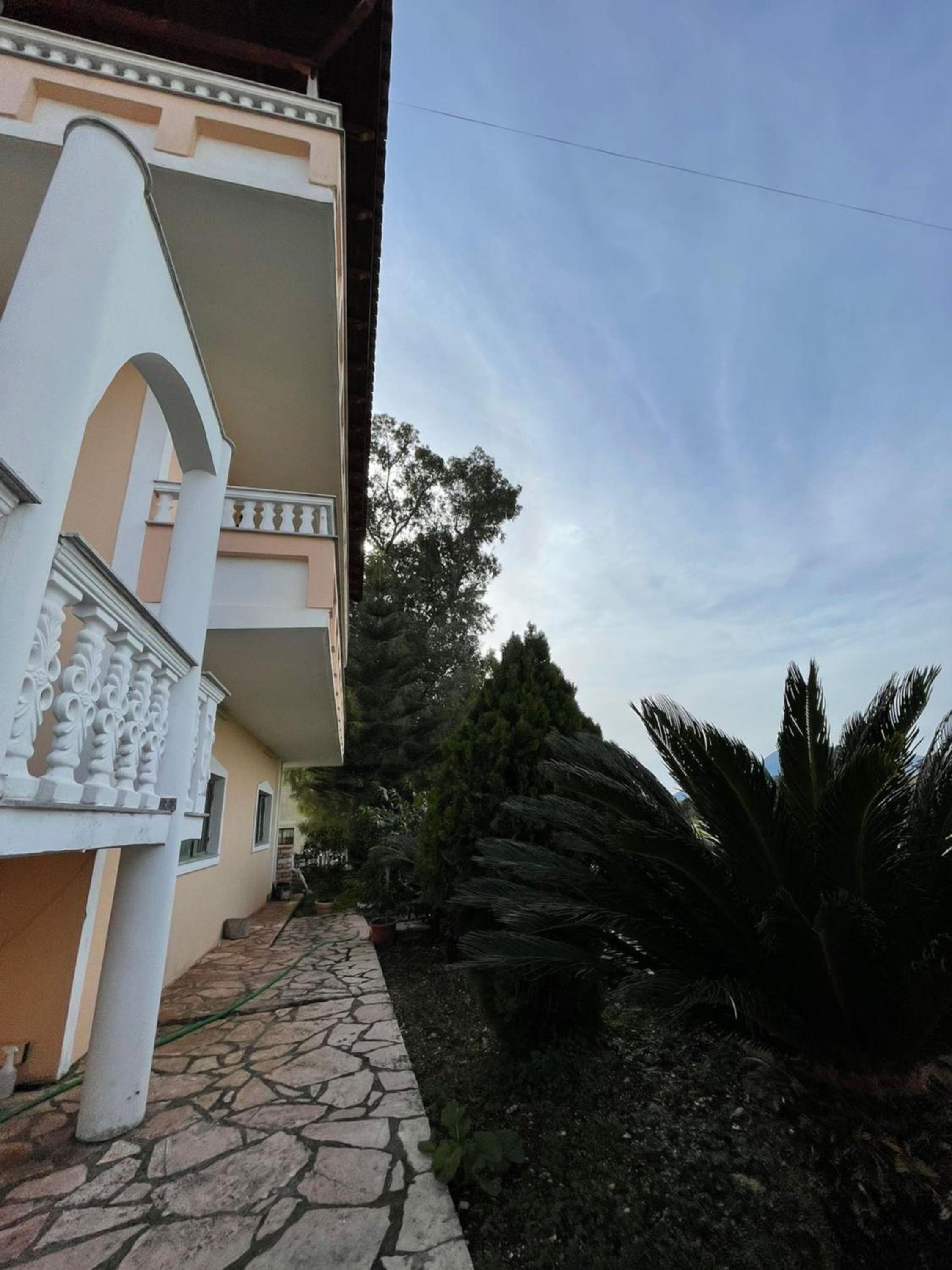 Villa Kapllani