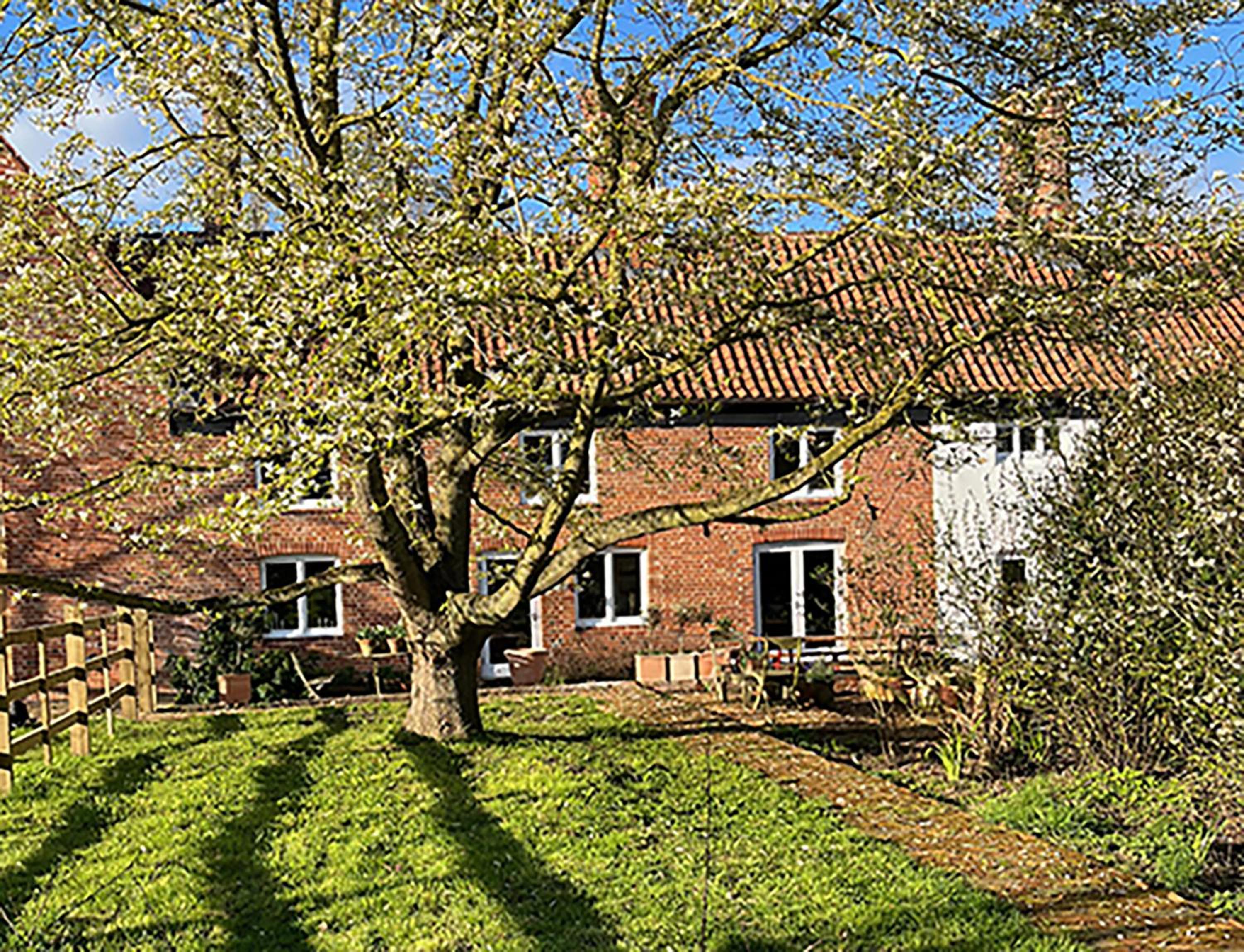 Enchanting Home Farm West, Hoxne, Suffolk view 4