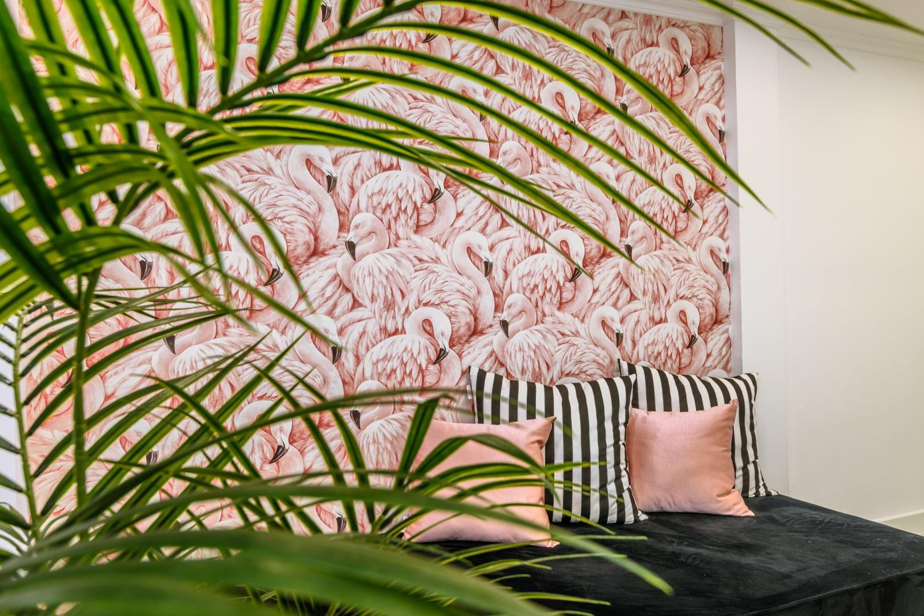 WHome City Chic Escape: Your Stylish Haven in Downtown view 2