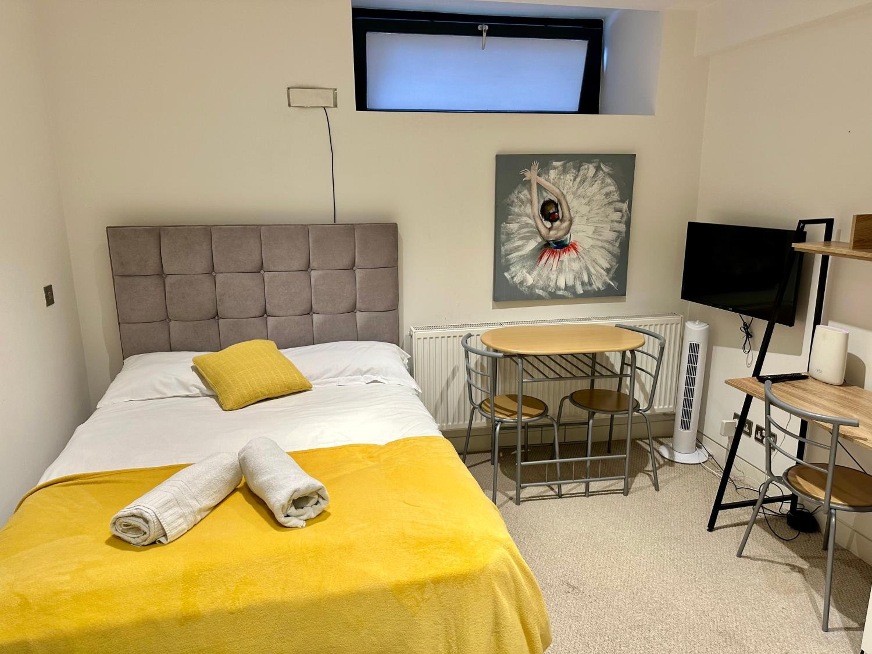 MK London Central & Cosy Studio Apartments