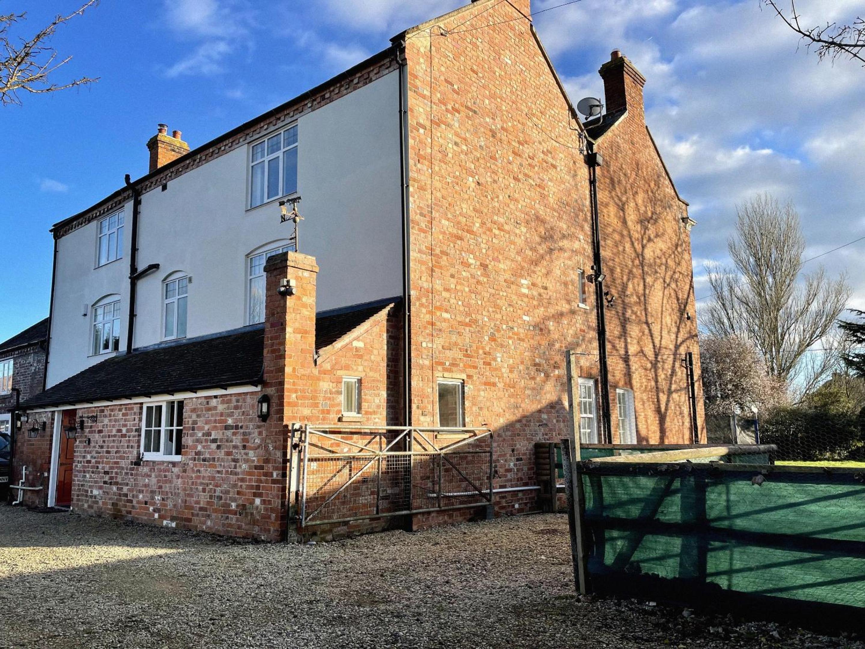 Tewkesbury Vacations - Rear of Northway Court Farm - Property Image 1