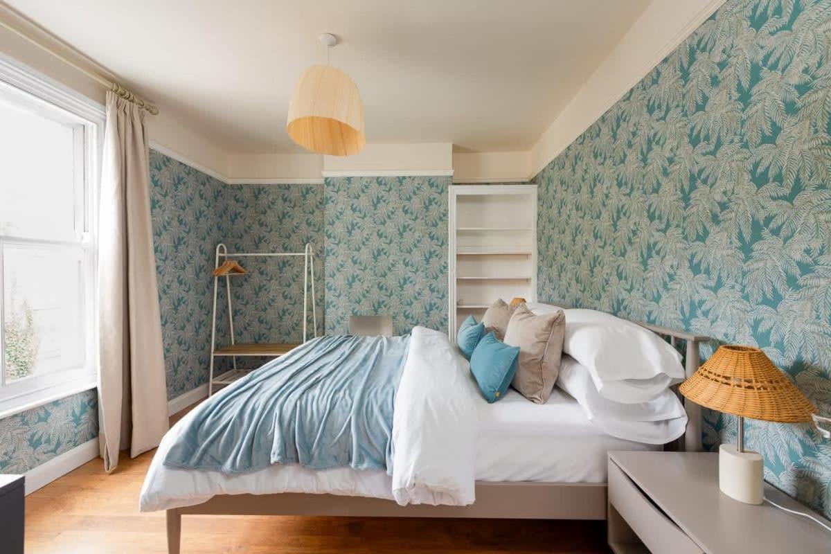 Peaceful Oasis 3 Beds House with Garden and Parking
