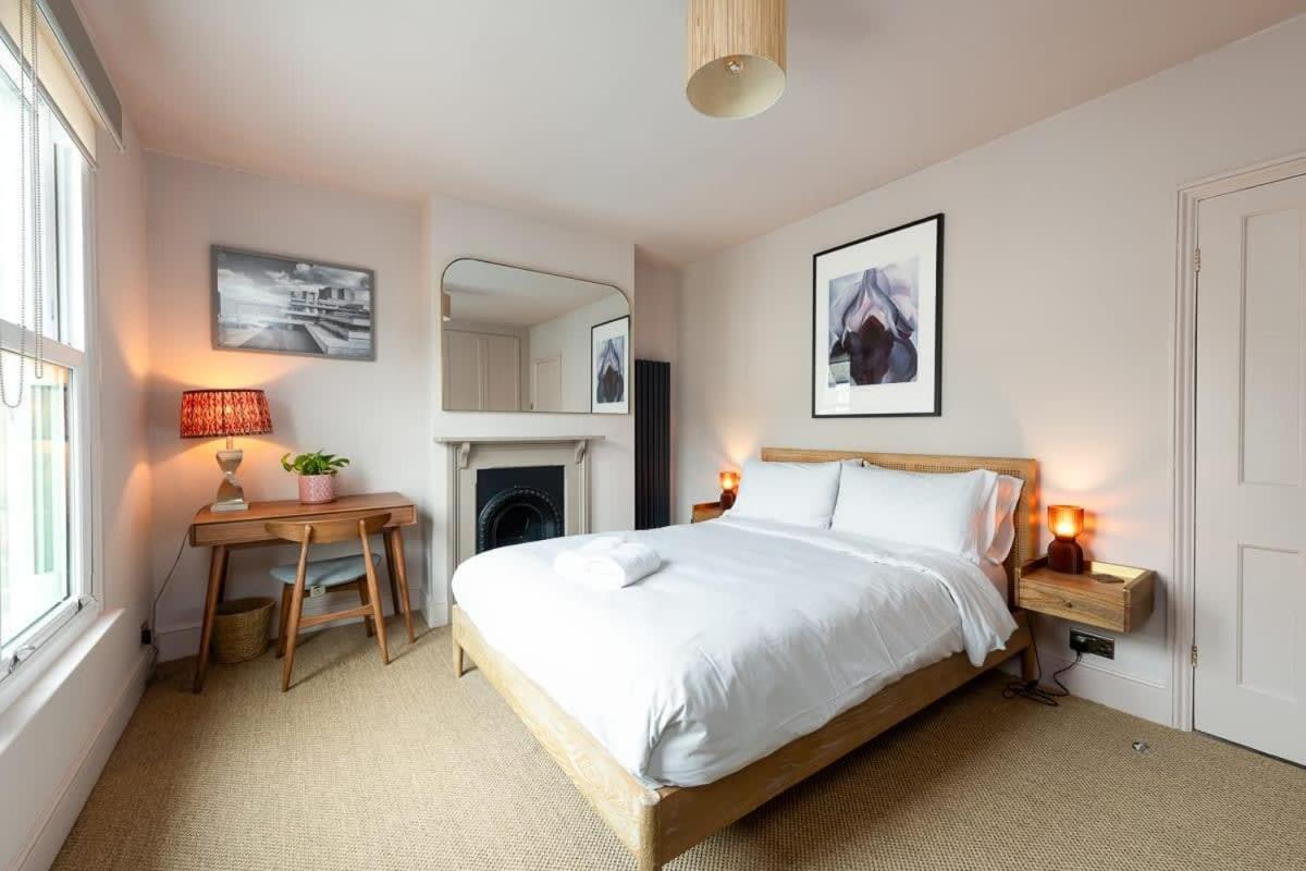 Stylish Victorian 2 Bed Terraced House with Garden view 2