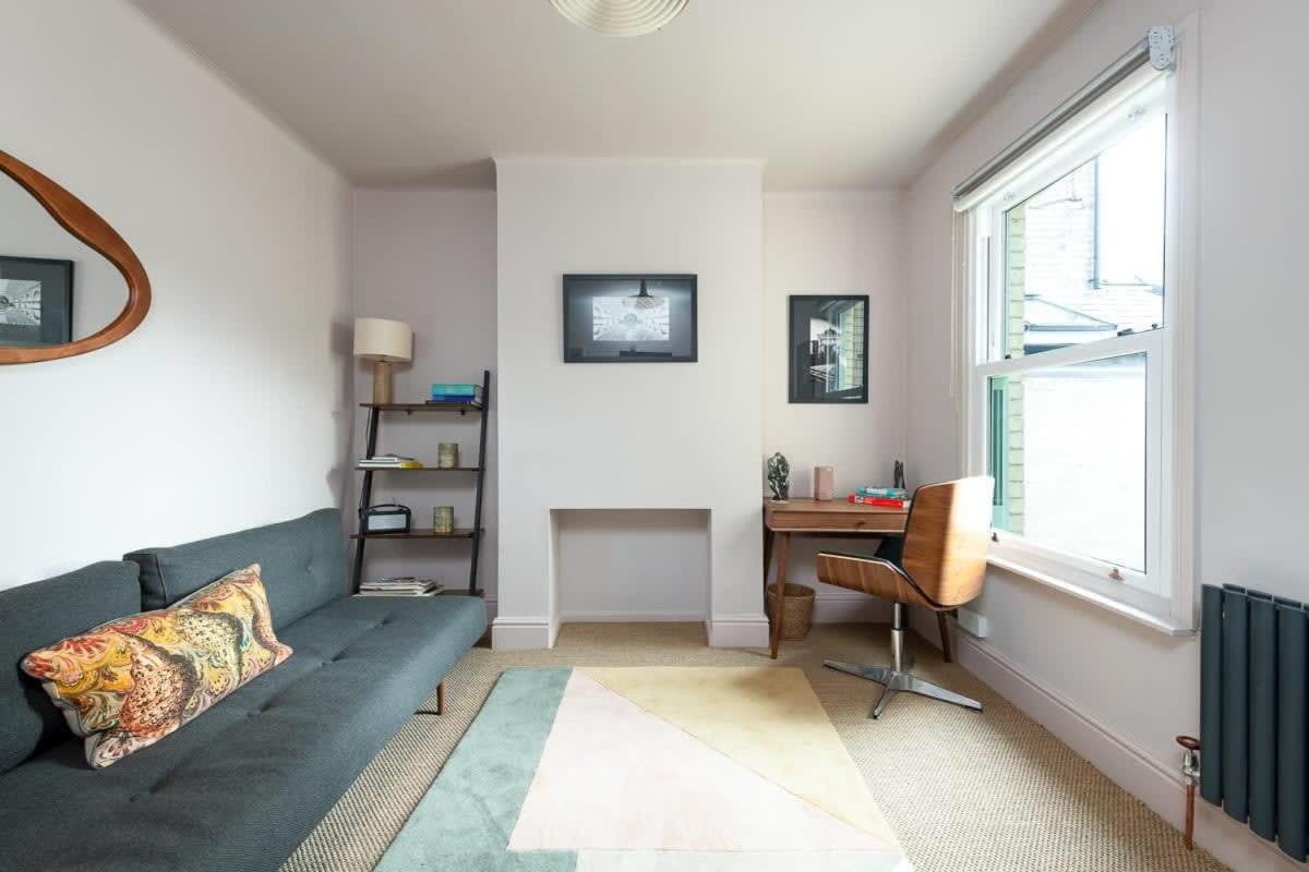 Stylish Victorian 2 Bed Terraced House with Garden view 4