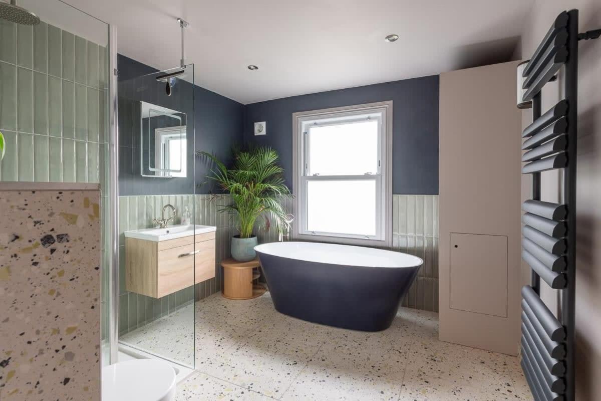 Stylish Victorian 2 Bed Terraced House with Garden view 5
