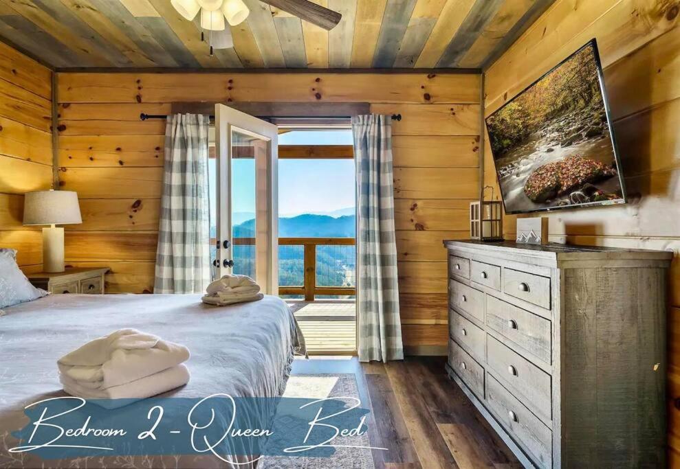 Mountain Views Heated Pool Hot Tub Luxurious view 4