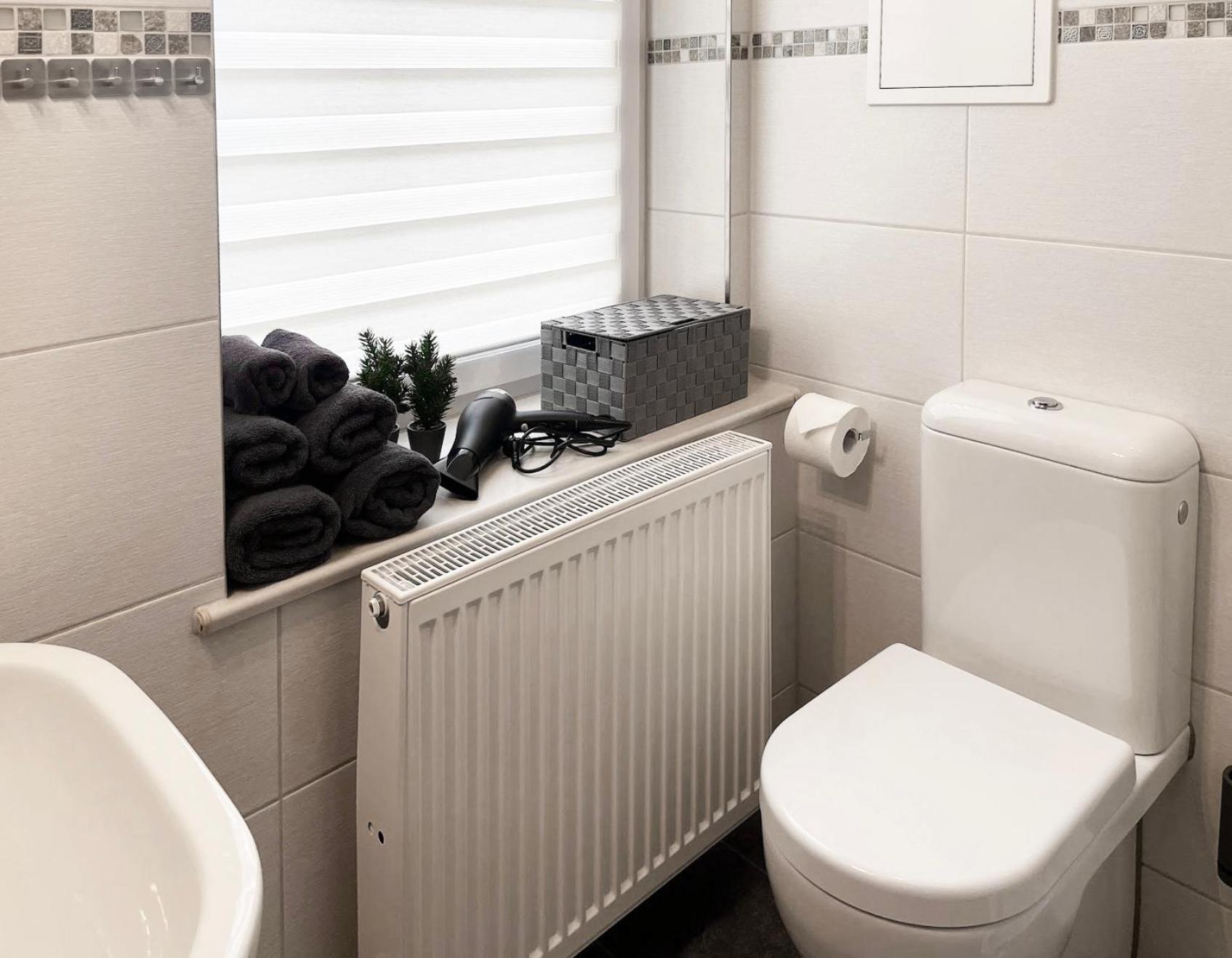 Magic Forest Design Apartment, 65 Zoll TV, Waschtrockner, beste Lage, am Markt
