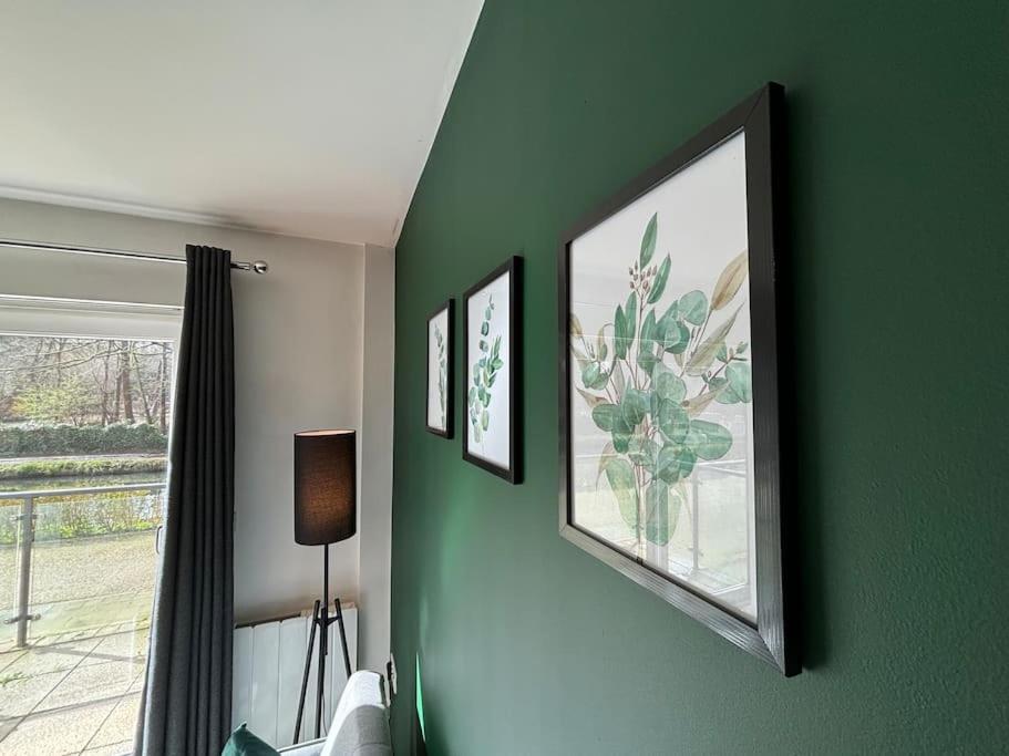 Luxury Canal-side Apartment, Hemel Hempstead, Free parking, Perfect for Contractors