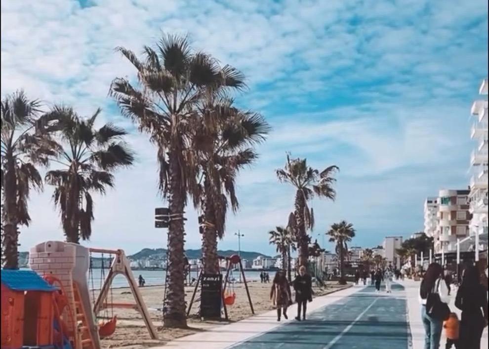Durres Strand direkt am Meer