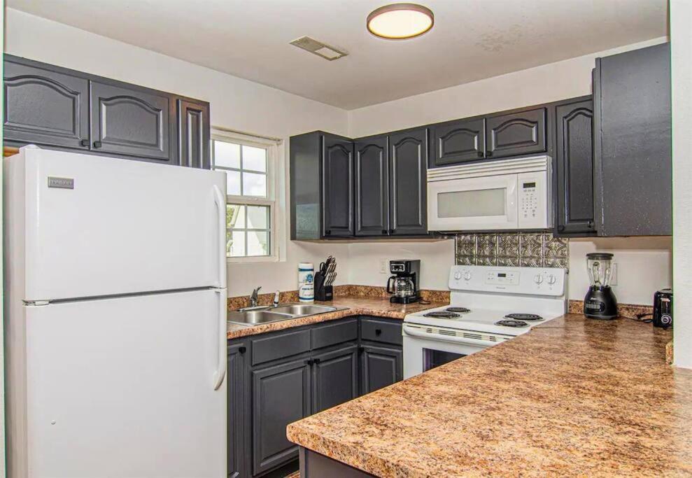 Cute Condo Hot Tub Minutes to Pigeon Forge! view 3