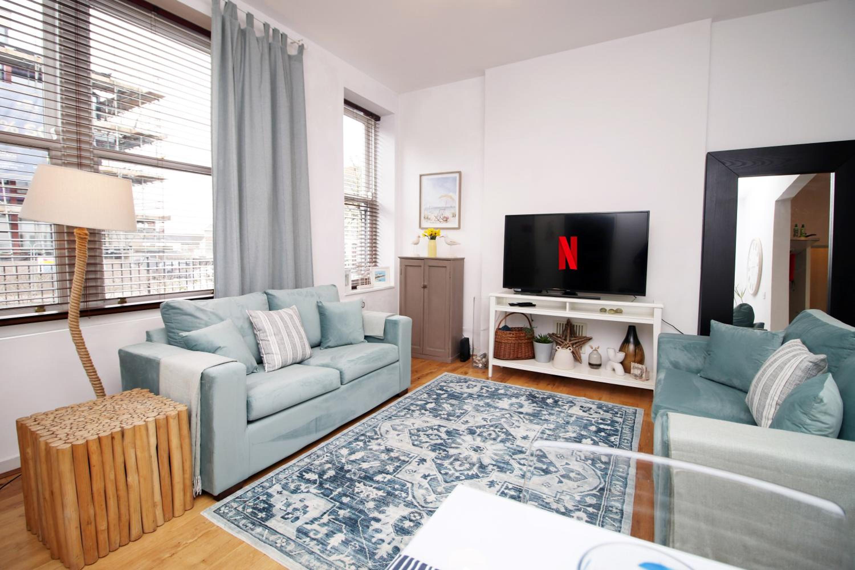 Coastal penarth dream! Close to Cardiff superb location near bars and restaurants! Dog friendly and welcome breakfast pack! view 3