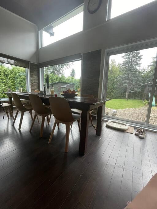 Upscale Spacious Chalet w Hot Tub Laurentians, QC!