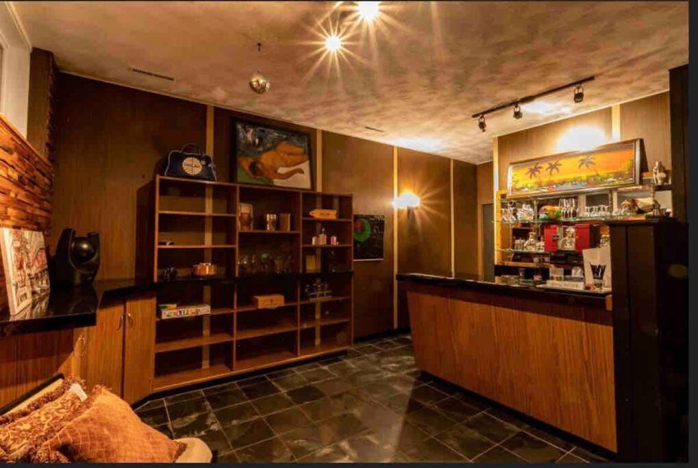 Upscale Spacious Chalet w Hot Tub Laurentians, QC!