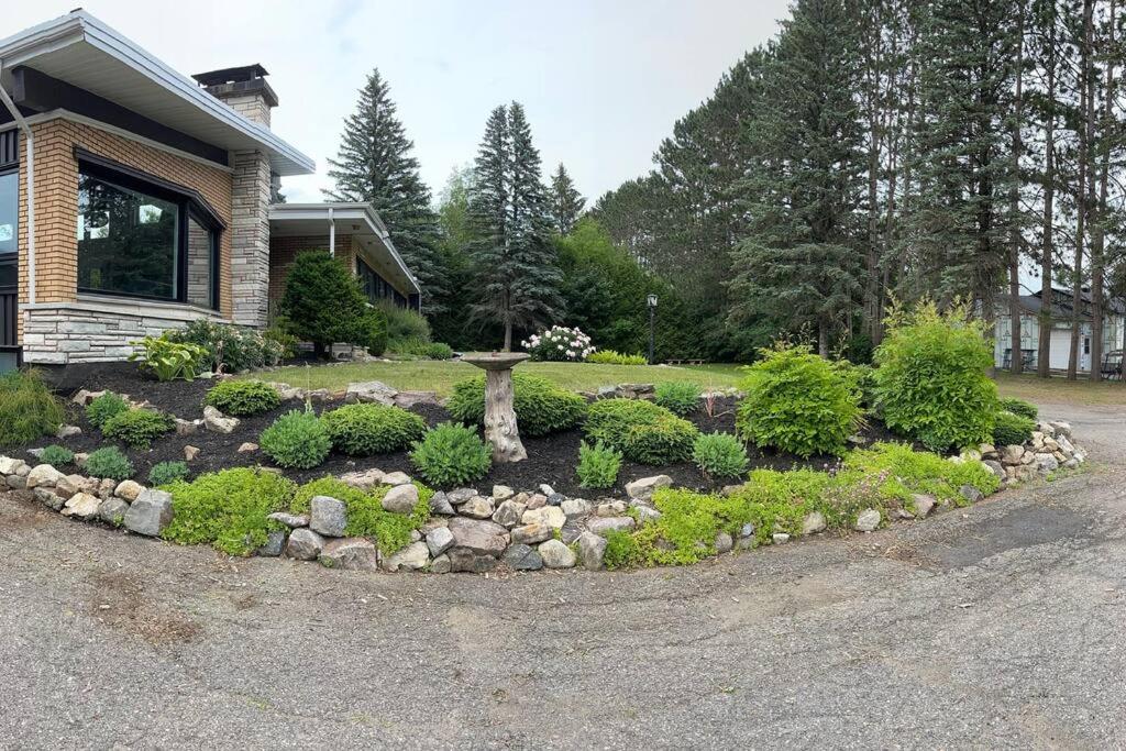 Upscale Spacious Chalet w Hot Tub Laurentians, QC!