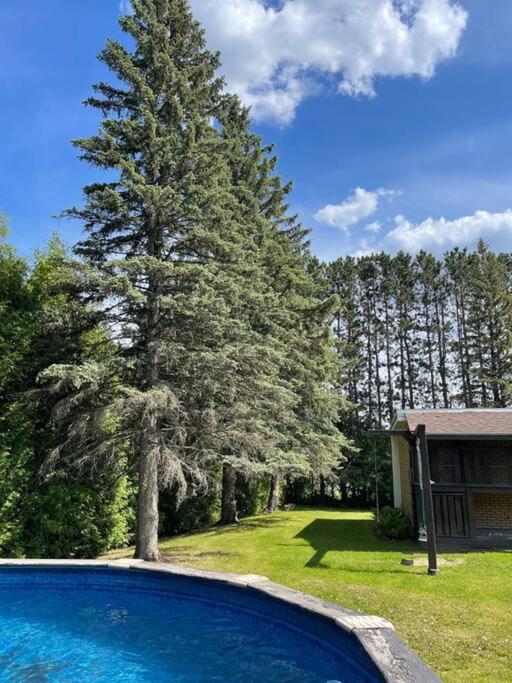 Upscale Spacious Chalet w Hot Tub Laurentians, QC!