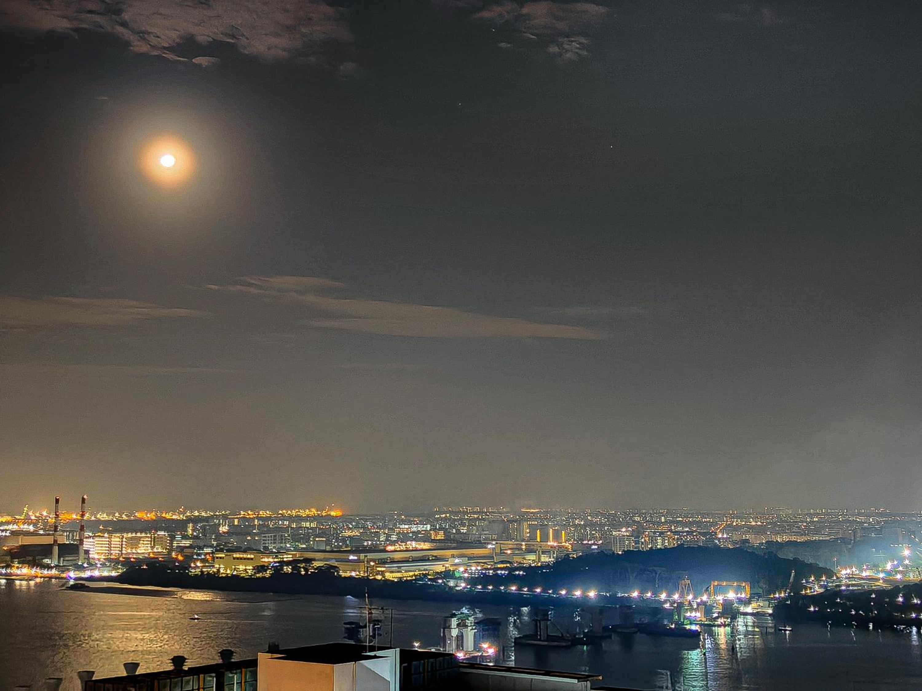 Jacuzzi,Loft,Highest Floor,SG city View,10min to CIQ