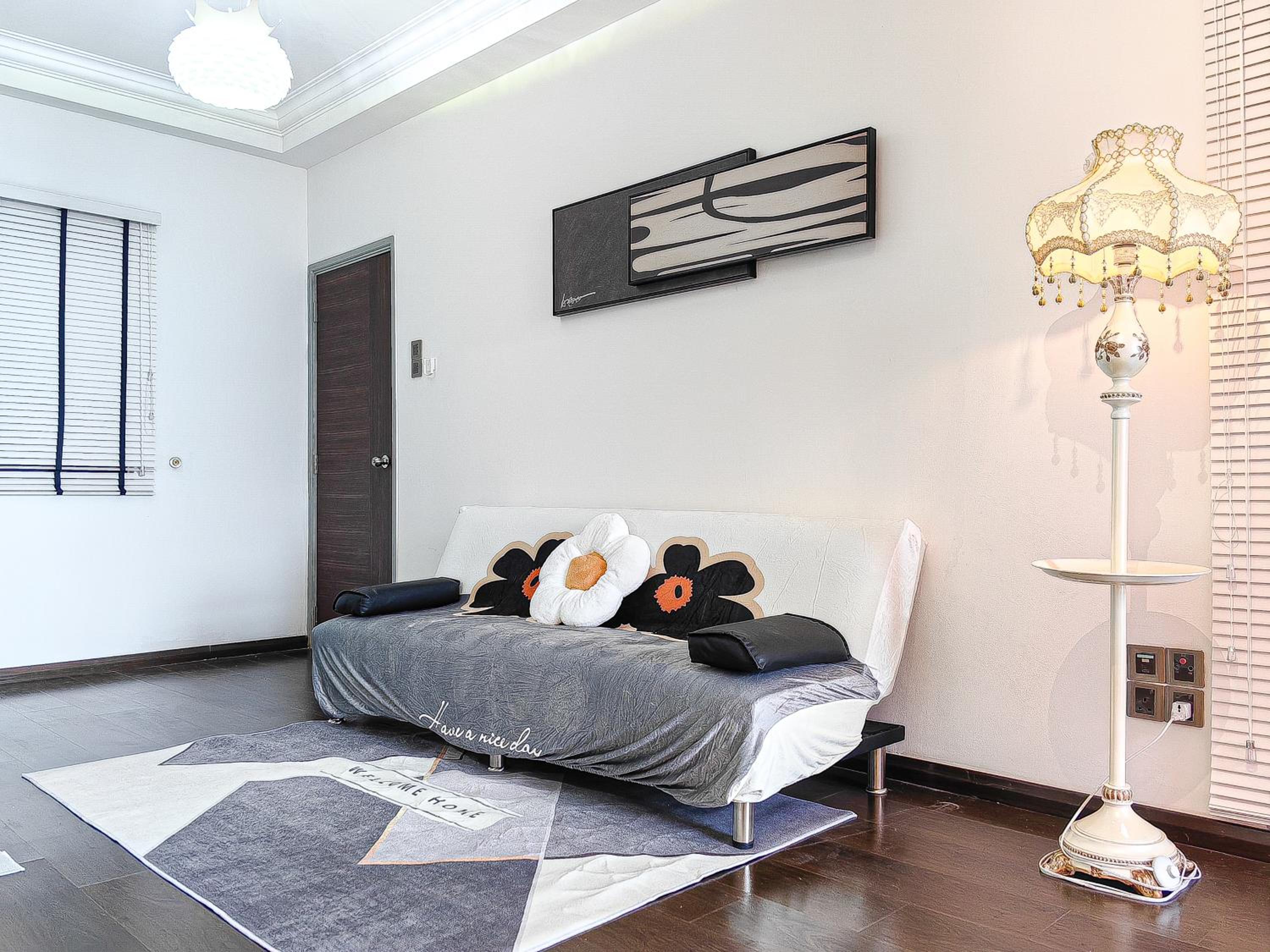 Jacuzzi,Loft,Highest Floor,SG city View,10min to CIQ