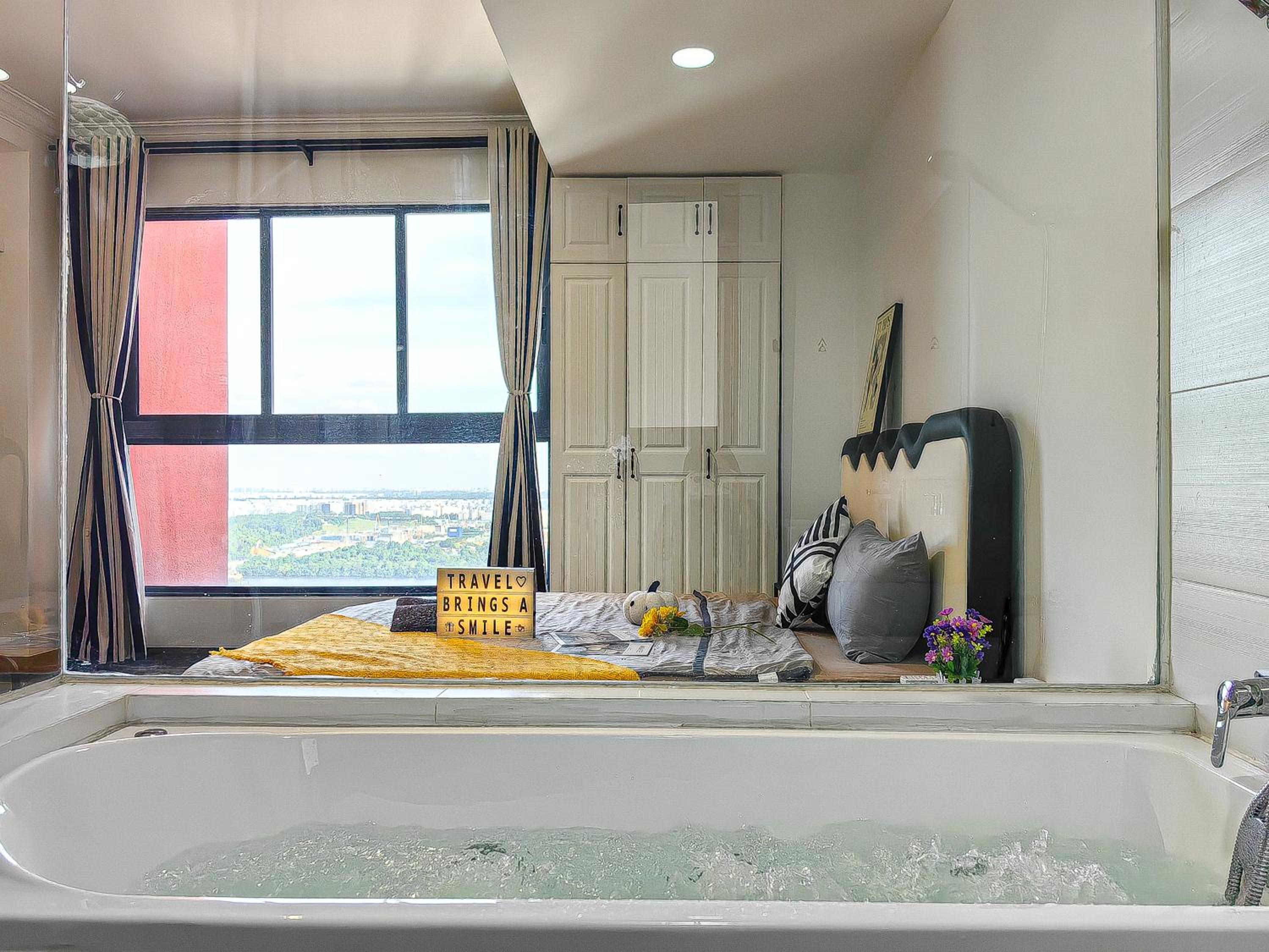 Jacuzzi,Loft,Highest Floor,SG city View,10min to CIQ