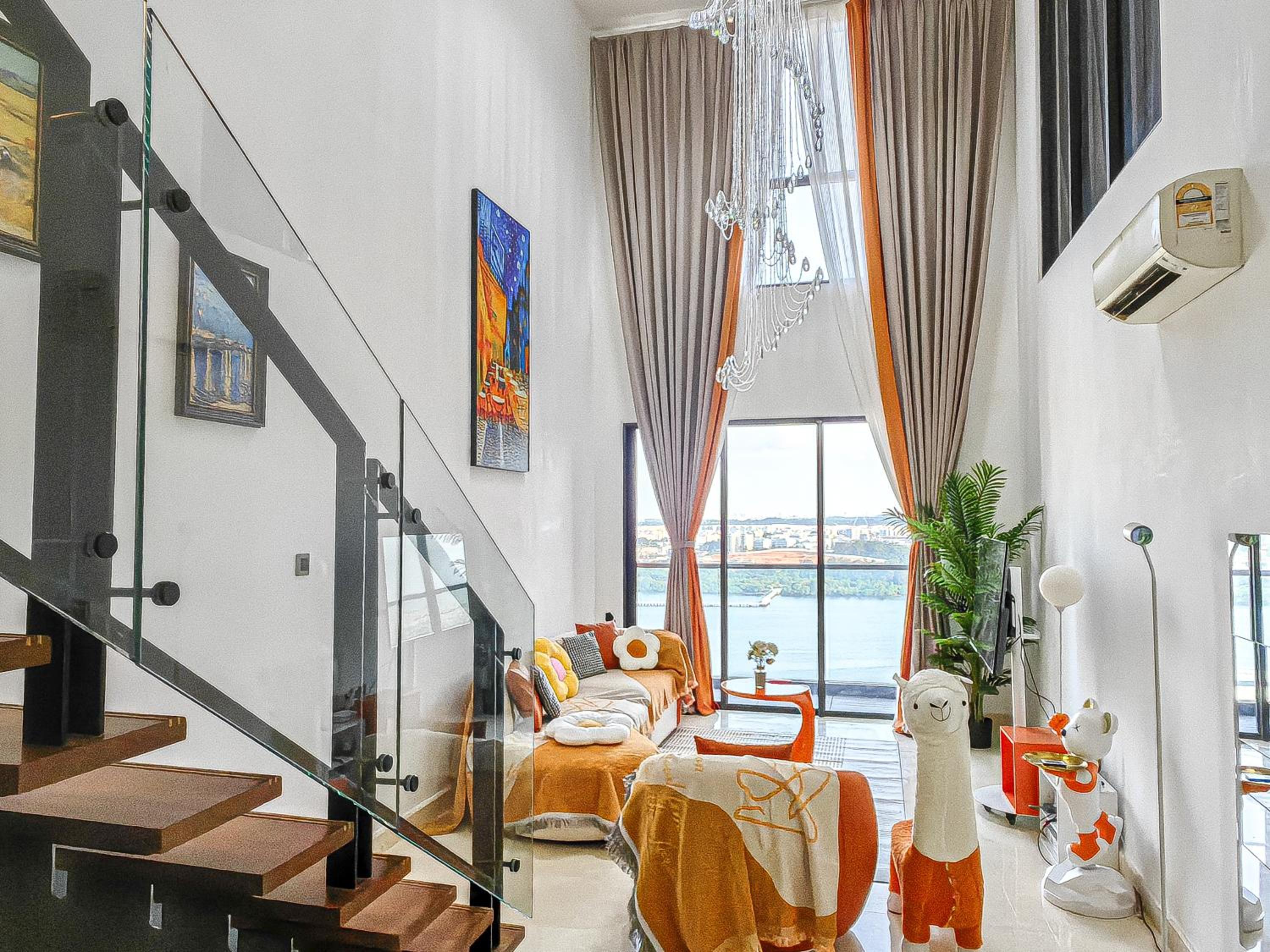 Jacuzzi,Loft,Highest Floor,SG city View,10min to CIQ