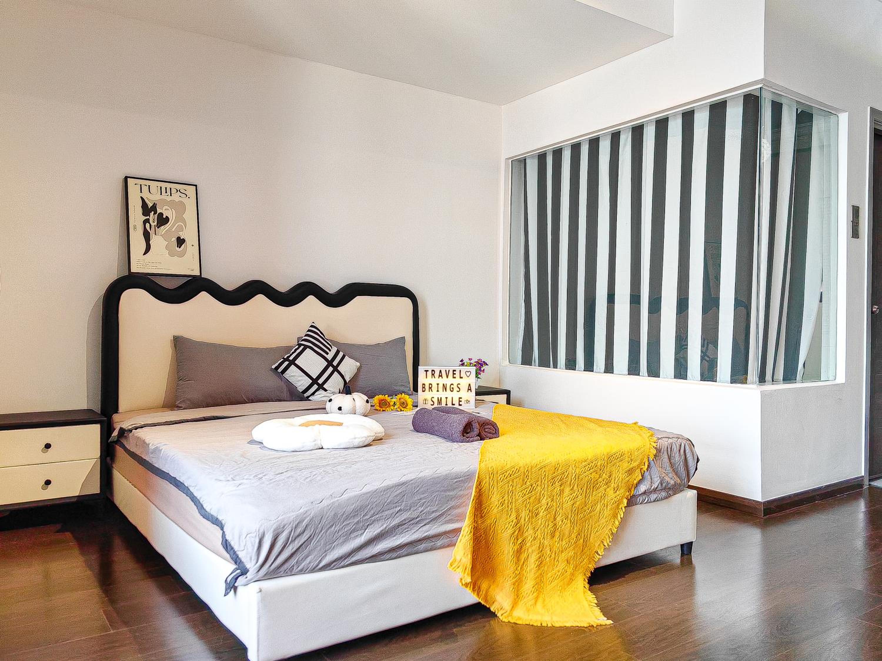 Jacuzzi,Loft,Highest Floor,SG city View,10min to CIQ