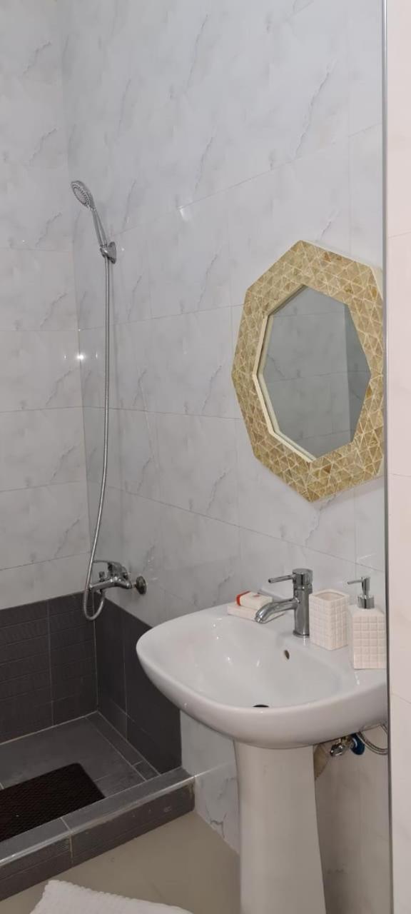 Zeyden Place Apt