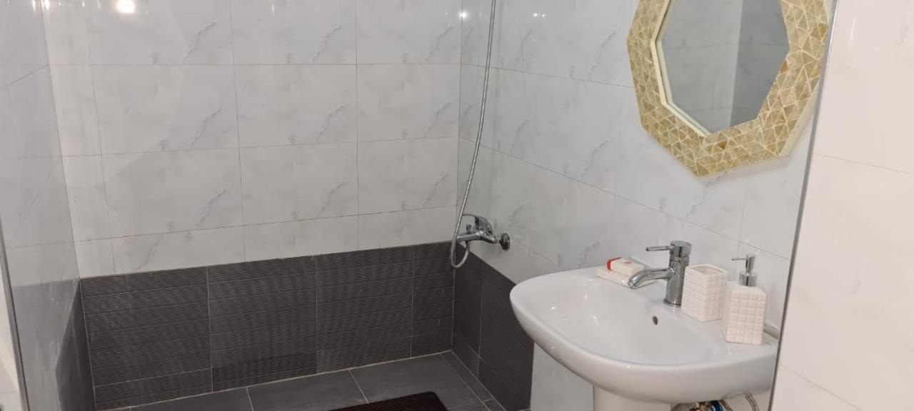 Zeyden Place Apt