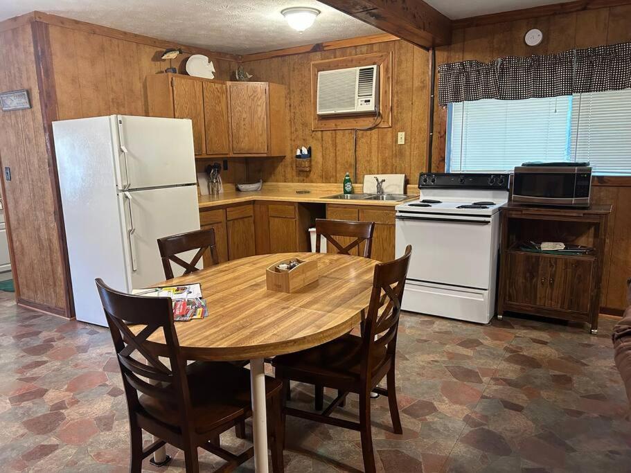 Adjoining Cabin #7A on Patoka Lake in Southern Indiana view 3