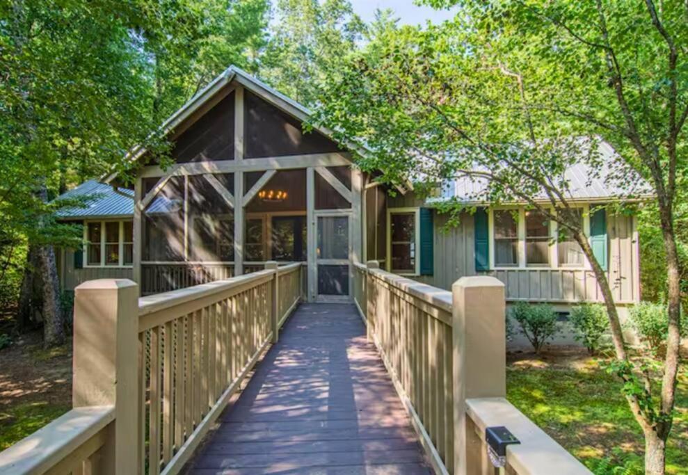 Riverfront Retreat: Sauna, Private Forest, 6 Falls