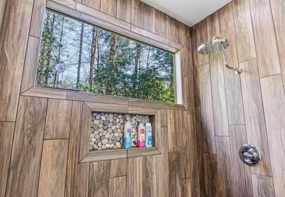 Riverfront Retreat: Sauna, Private Forest, 6 Falls