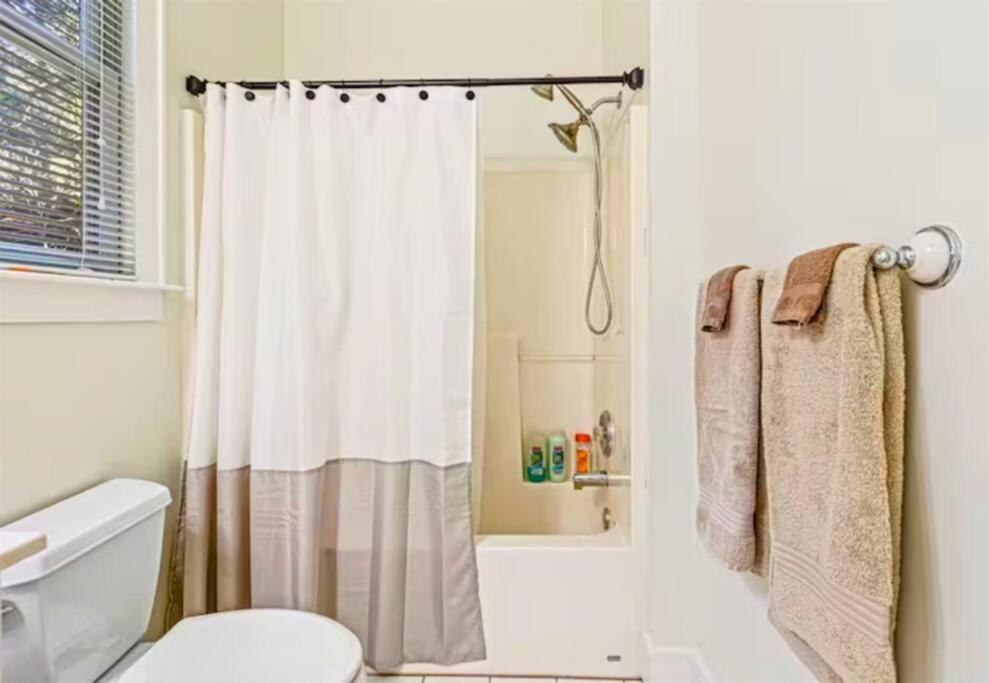 Riverfront Retreat: Sauna, Private Forest, 6 Falls