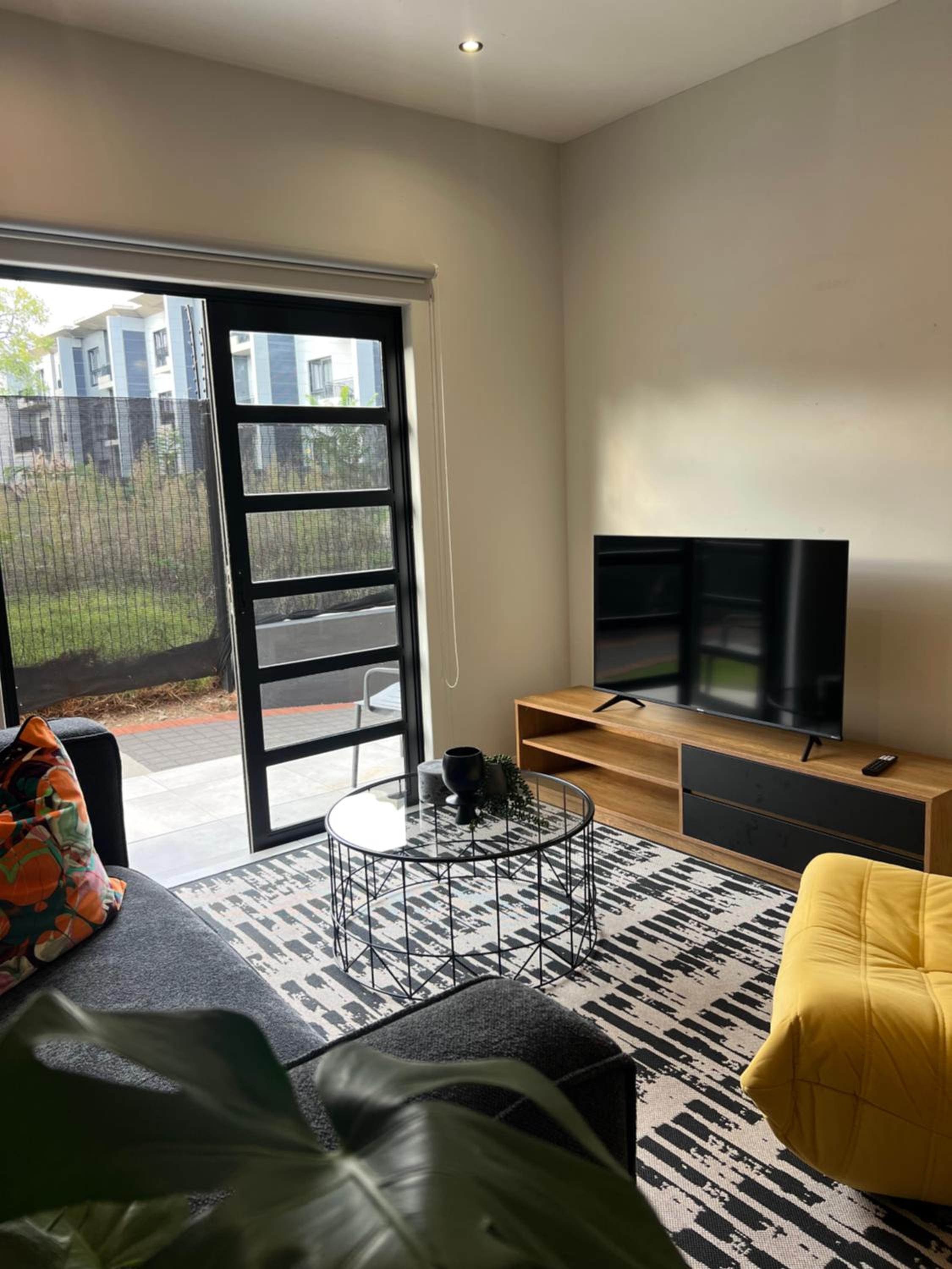 Fitz Apartment on Melrose