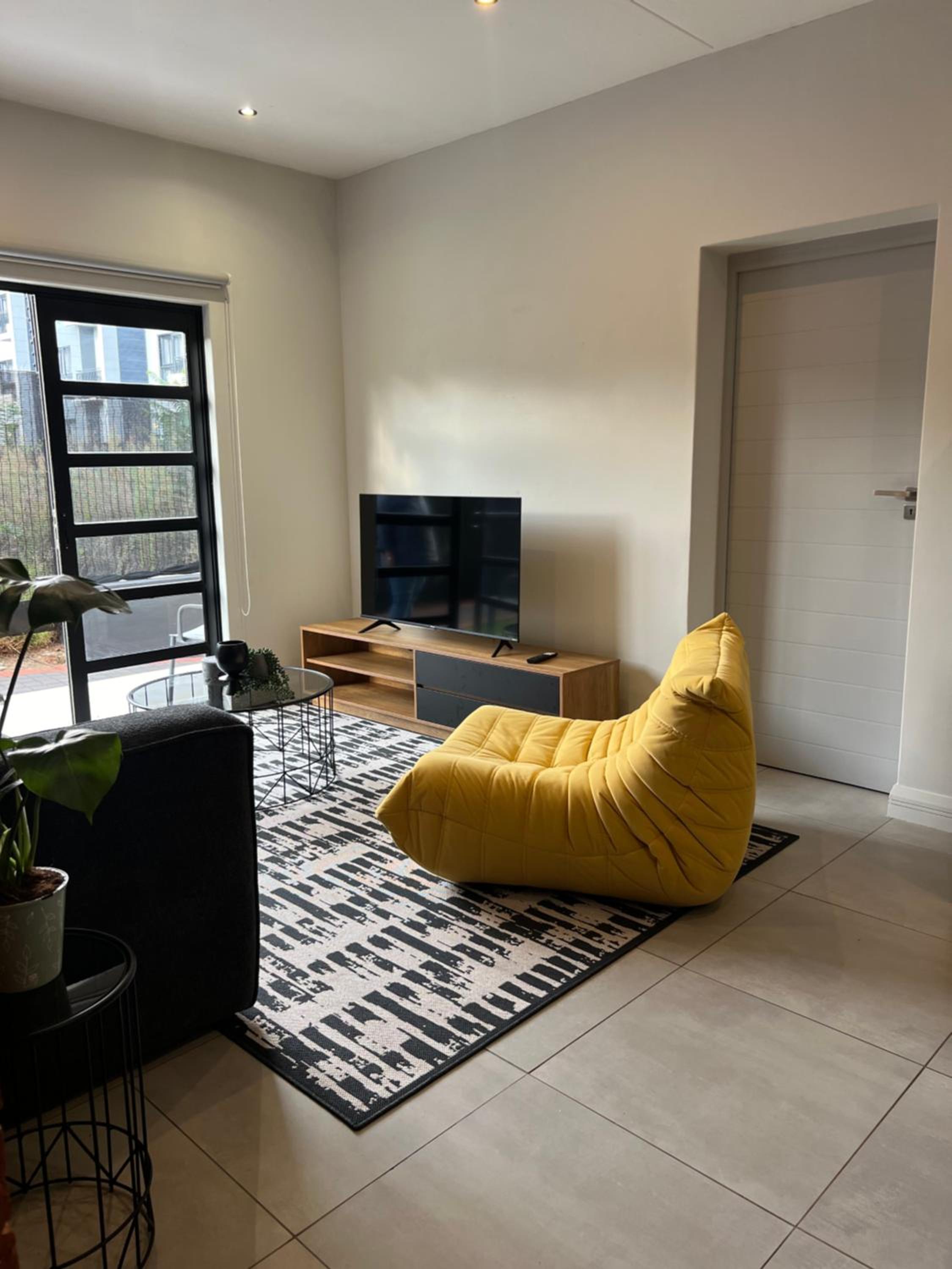 Fitz Apartment on Melrose