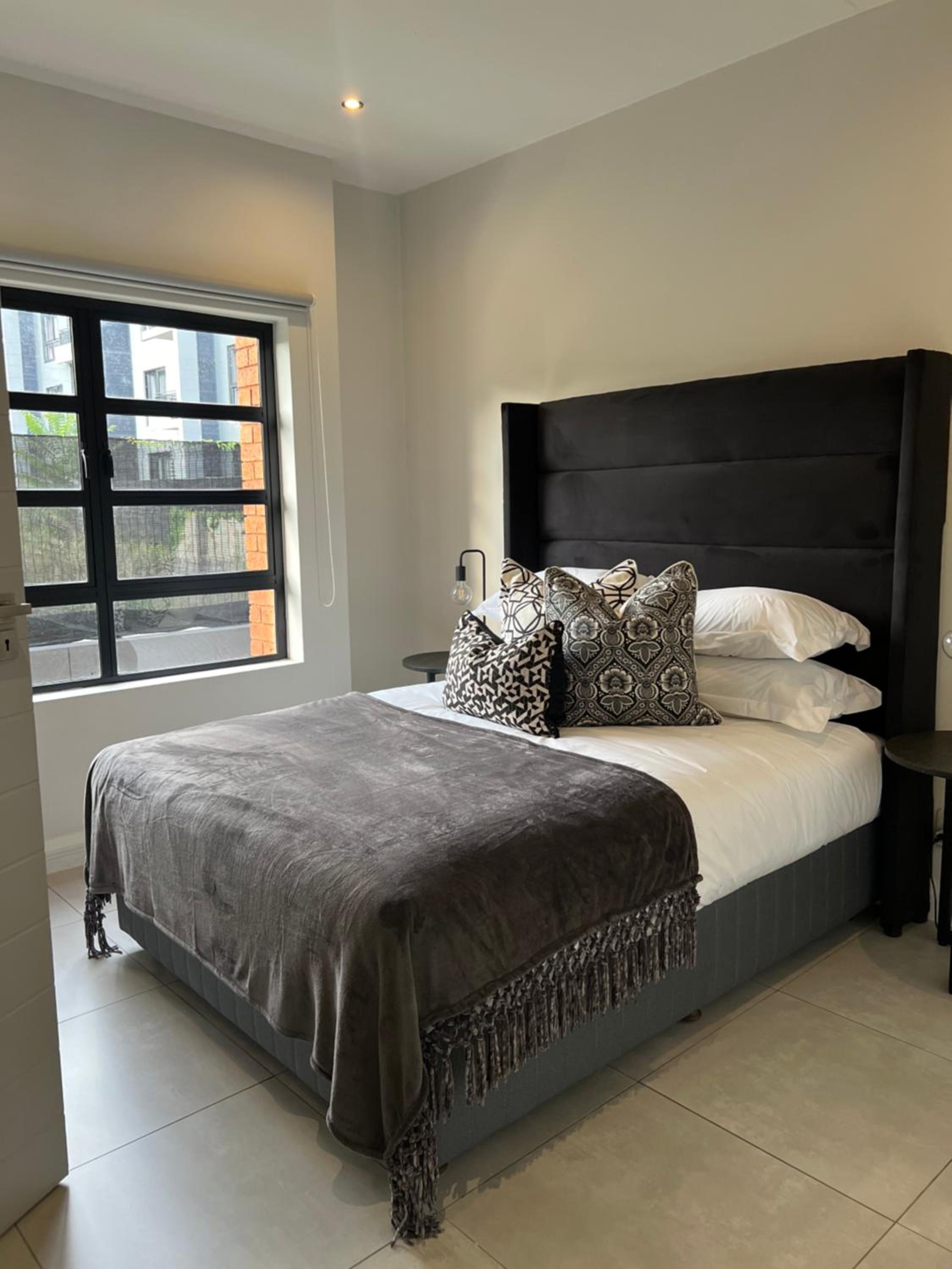 Fitz Apartment on Melrose