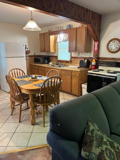 Deluxe Cabin #8 with Jacuzzi on Patoka Lake in Southern Indiana view 4