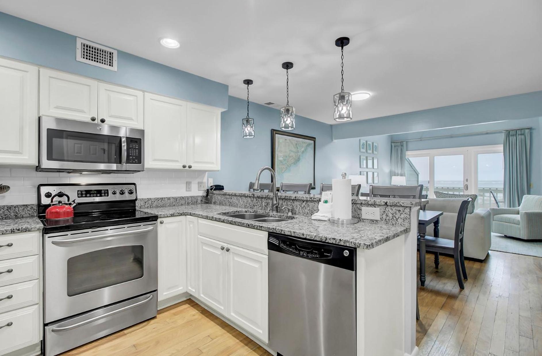 11E Mariners Walk by AvantStay Ocean Views Beachfront Living Shared Pool