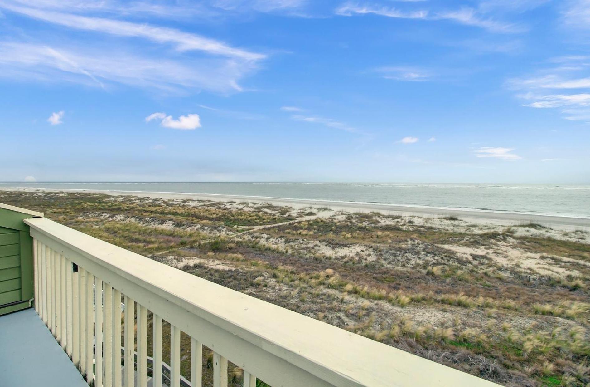 11E Mariners Walk by AvantStay Ocean Views Beachfront Living Shared Pool