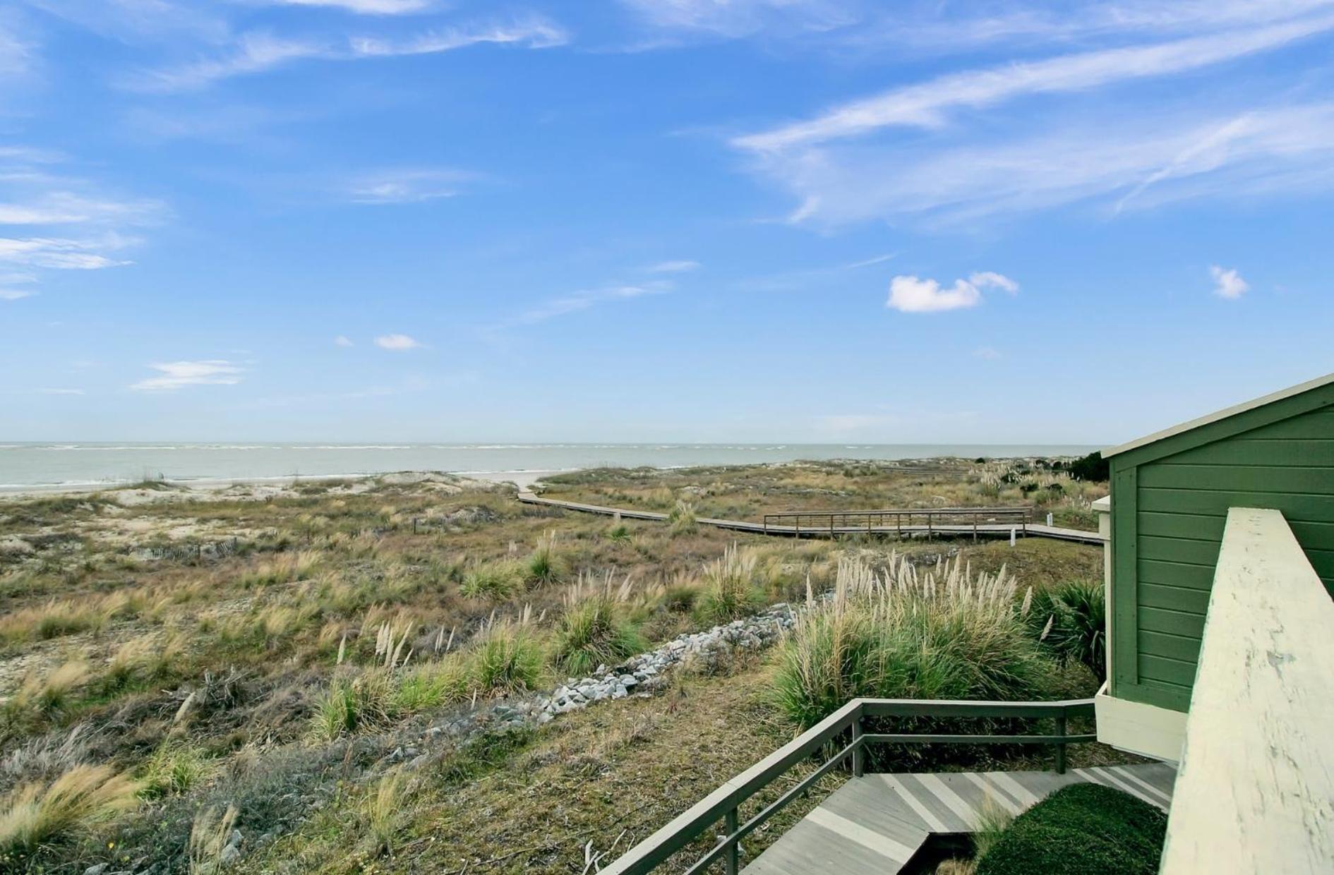 11E Mariners Walk by AvantStay Ocean Views Beachfront Living Shared Pool