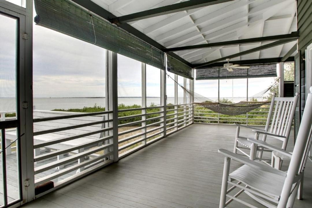 1111 Middle Street by AvantStay Charming Historic Cottage Featured in Dear John Movie Beach Access