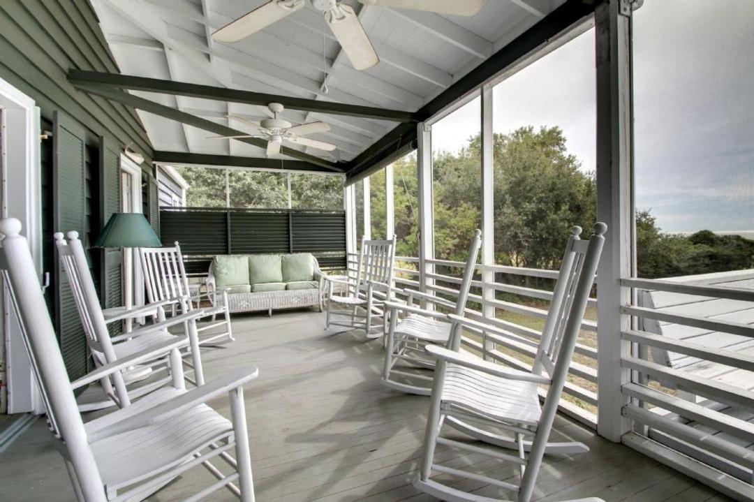 1111 Middle Street by AvantStay Charming Historic Cottage Featured in Dear John Movie Beach Access